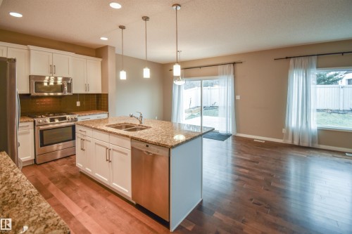 19 Meadowgrove Lane, Spruce Grove, AB - Indoor Photo Showing Kitchen With Double Sink With Upgraded Kitchen