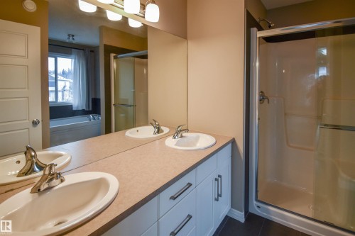 19 Meadowgrove Lane, Spruce Grove, AB - Indoor Photo Showing Bathroom