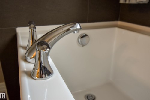 19 Meadowgrove Lane, Spruce Grove, AB - Indoor Photo Showing Bathroom