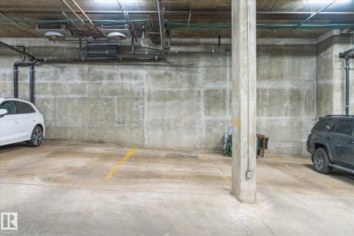 511 10503 98 Avenue, Edmonton, AB - Indoor Photo Showing Garage