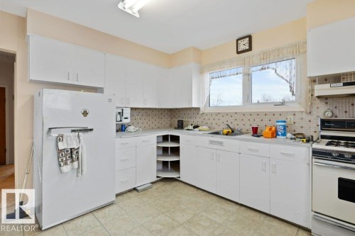 26110 Twp Road 554, Rural Sturgeon County, AB - Indoor Photo Showing Kitchen