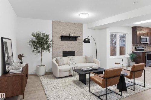 11026 108 Avenue, Edmonton, AB - Indoor Photo Showing Living Room