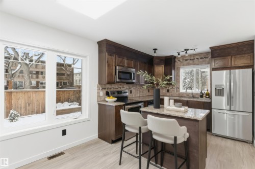 11026 108 Avenue, Edmonton, AB - Indoor