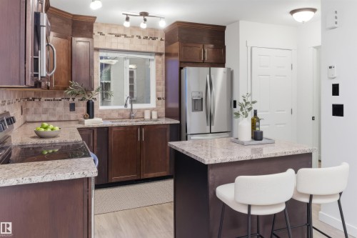 11026 108 Avenue, Edmonton, AB - Indoor Photo Showing Kitchen
