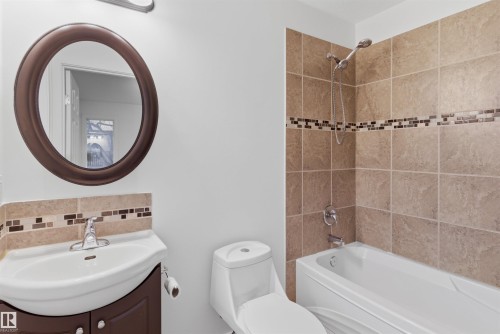 11026 108 Avenue, Edmonton, AB - Indoor Photo Showing Bathroom