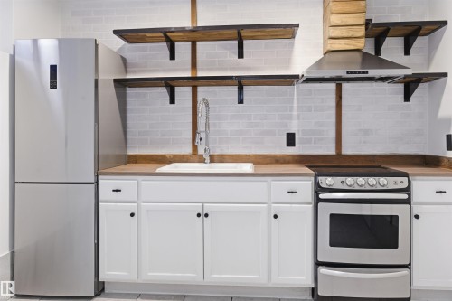 11026 108 Avenue, Edmonton, AB - Indoor Photo Showing Kitchen