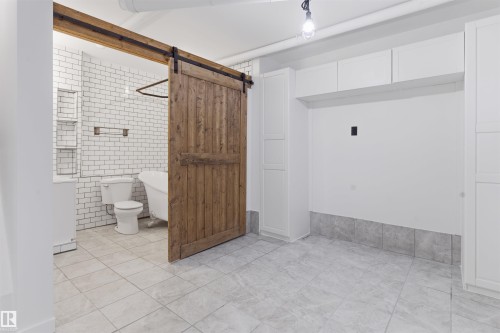 11026 108 Avenue, Edmonton, AB - Indoor Photo Showing Bathroom