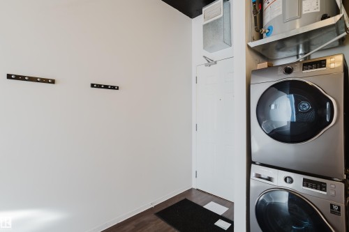 1611 10024 Jasper Avenue, Edmonton, AB - Indoor Photo Showing Laundry Room