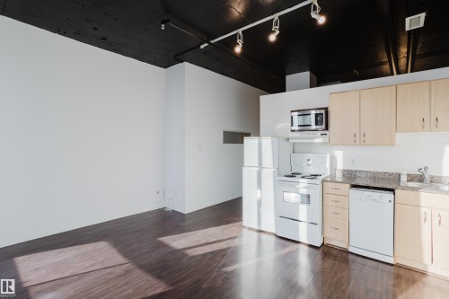 1611 10024 Jasper Avenue, Edmonton, AB - Indoor Photo Showing Kitchen