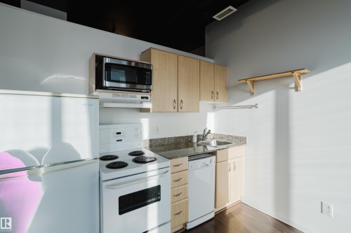 1611 10024 Jasper Avenue, Edmonton, AB - Indoor Photo Showing Kitchen