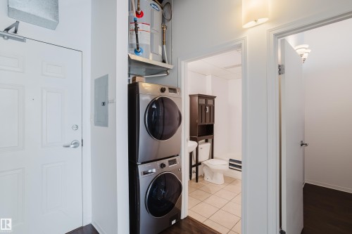 1611 10024 Jasper Avenue, Edmonton, AB - Indoor Photo Showing Laundry Room