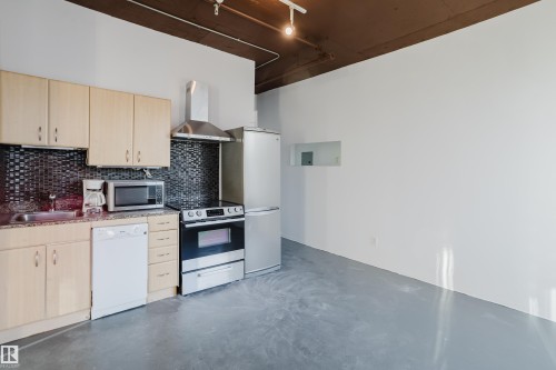 1105 10024 Jasper Avenue, Edmonton, AB - Indoor Photo Showing Kitchen