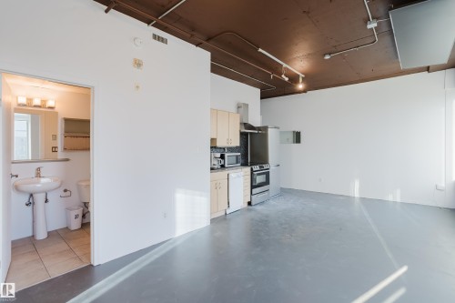1105 10024 Jasper Avenue, Edmonton, AB - Indoor Photo Showing Kitchen