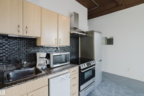 1105 10024 Jasper Avenue, Edmonton, AB - Indoor Photo Showing Kitchen