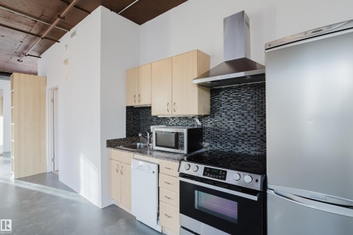 1105 10024 Jasper Avenue, Edmonton, AB - Indoor Photo Showing Kitchen