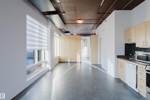 1105 10024 Jasper Avenue, Edmonton, AB - Indoor Photo Showing Kitchen