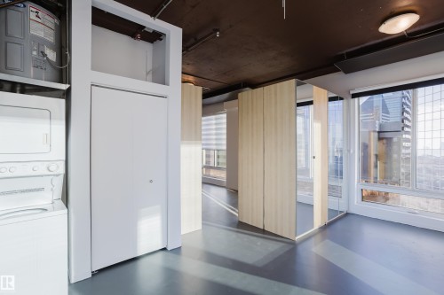 1105 10024 Jasper Avenue, Edmonton, AB - Indoor Photo Showing Laundry Room