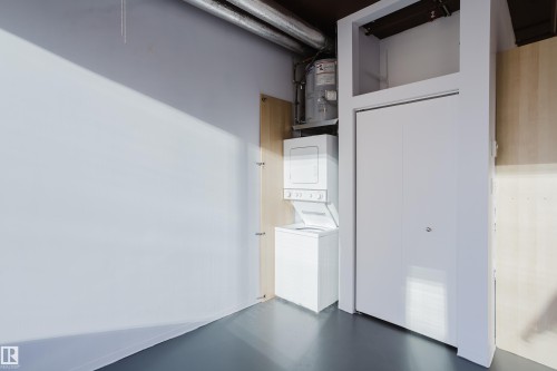 1105 10024 Jasper Avenue, Edmonton, AB - Indoor Photo Showing Laundry Room