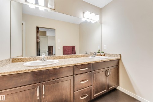 2919 16 Avenue, Edmonton, AB - Indoor Photo Showing Bathroom
