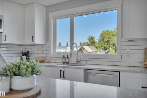 153 Camelot Avenue, Leduc, AB - Indoor Photo Showing Kitchen