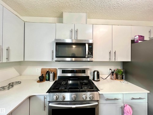 3026 Checknita Way, Edmonton, AB - Indoor Photo Showing Kitchen