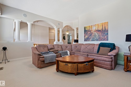 617 Dalhousie Crescent, Edmonton, AB - Indoor Photo Showing Living Room