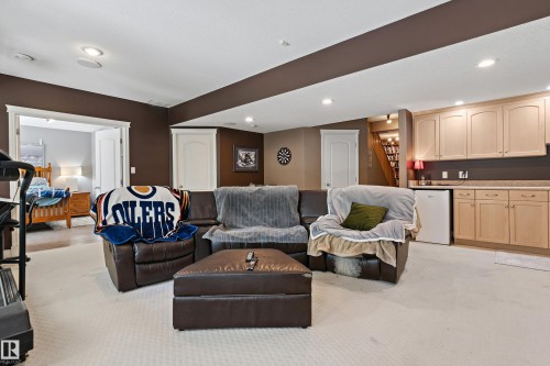 617 Dalhousie Crescent, Edmonton, AB - Indoor Photo Showing Living Room