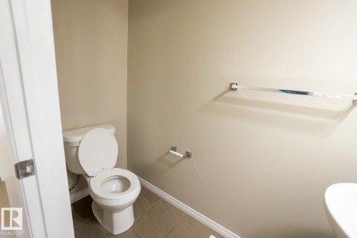 747 Eagleson Crescent, Edmonton, AB - Indoor Photo Showing Bathroom