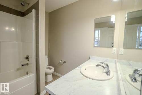 747 Eagleson Crescent, Edmonton, AB - Indoor Photo Showing Bathroom