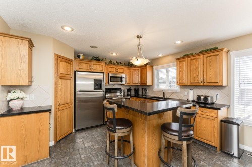12927 Hudson Way, Edmonton, AB - Indoor Photo Showing Kitchen