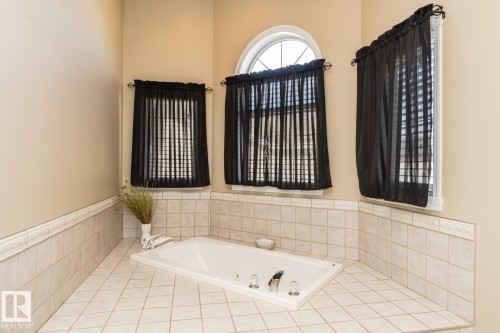 12927 Hudson Way, Edmonton, AB - Indoor Photo Showing Bathroom