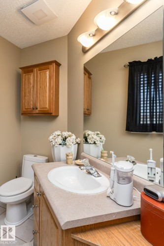 12927 Hudson Way, Edmonton, AB - Indoor Photo Showing Bathroom