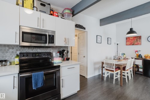 8123 8125 83 Avenue, Edmonton, AB - Indoor Photo Showing Kitchen