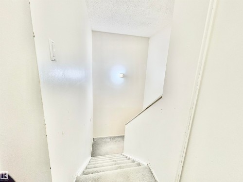 180 Centennial Court, Edmonton, AB - Indoor Photo Showing Other Room