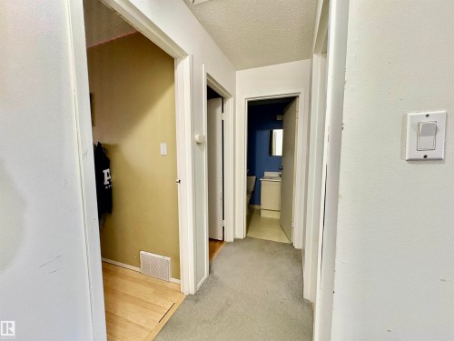 180 Centennial Court, Edmonton, AB - Indoor Photo Showing Other Room