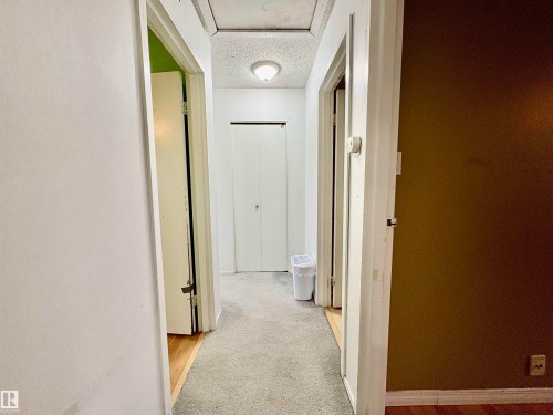 180 Centennial Court, Edmonton, AB - Indoor Photo Showing Other Room