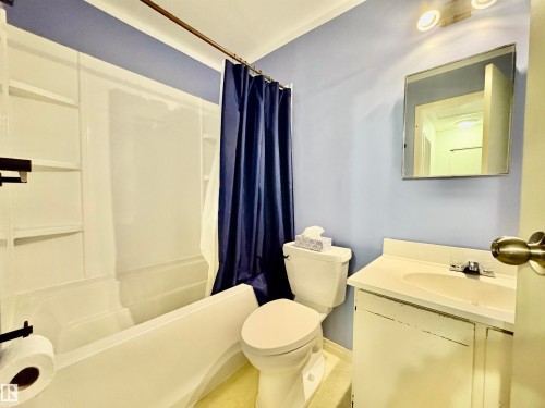 180 Centennial Court, Edmonton, AB - Indoor Photo Showing Bathroom