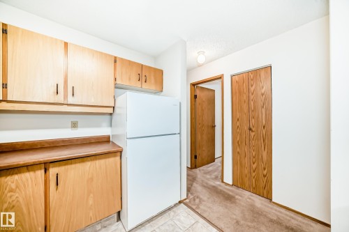 104 70 Alpine Place, St. Albert, AB - Indoor Photo Showing Kitchen