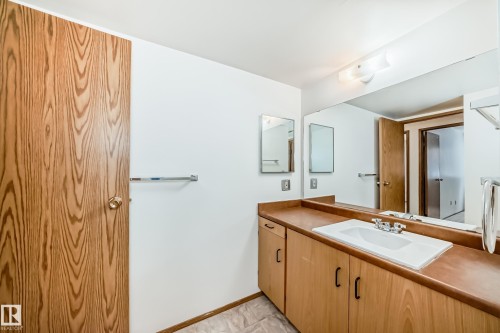 104 70 Alpine Place, St. Albert, AB - Indoor Photo Showing Bathroom