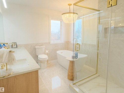 820 Ormsby Close, Edmonton, AB - Indoor Photo Showing Bathroom