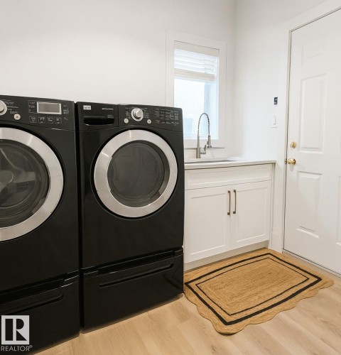 820 Ormsby Close, Edmonton, AB - Indoor Photo Showing Laundry Room