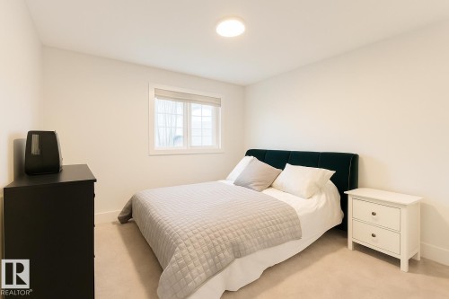 820 Ormsby Close, Edmonton, AB - Indoor Photo Showing Bedroom