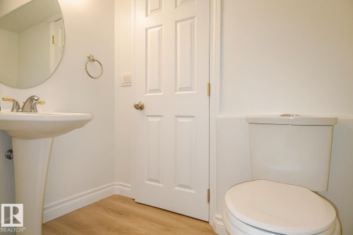 820 Ormsby Close, Edmonton, AB - Indoor Photo Showing Bathroom