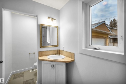 5220 47A Avenue, Rural Lac Ste. Anne County, AB - Indoor Photo Showing Bathroom