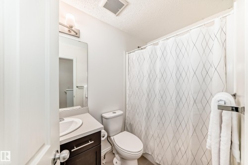 50 460 Hemingway Road, Edmonton, AB - Indoor Photo Showing Bathroom