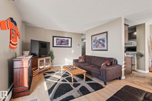 802 10883 Saskatchewan Drive, Edmonton, AB - Indoor Photo Showing Living Room
