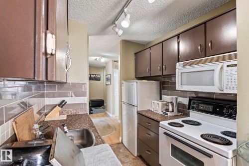 802 10883 Saskatchewan Drive, Edmonton, AB - Indoor Photo Showing Kitchen