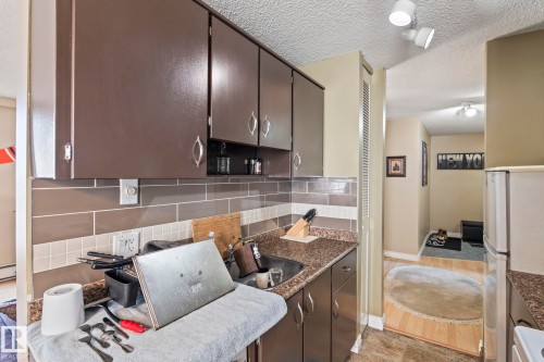 802 10883 Saskatchewan Drive, Edmonton, AB - Indoor