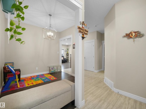 8716 Carson Way, Edmonton, AB - Indoor Photo Showing Other Room