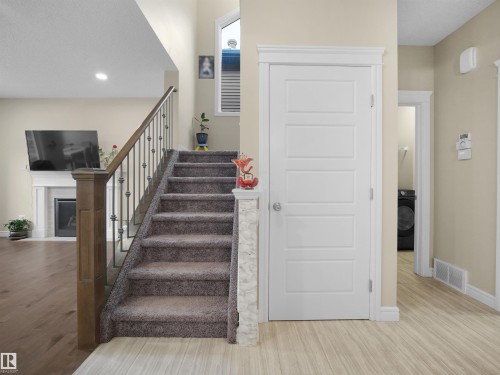 8716 Carson Way, Edmonton, AB - Indoor Photo Showing Other Room